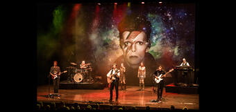 Die "neueSzene" Augsburg über - STATIONTOSTATION A Tribute to Bowie im Parktheater