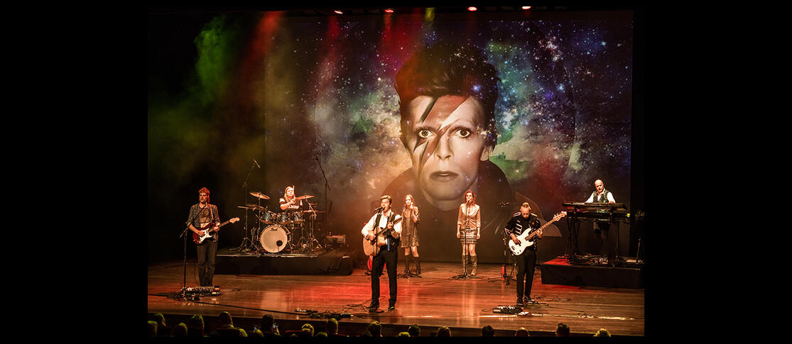 Die "neueSzene" Augsburg über - STATIONTOSTATION A Tribute to Bowie im Parktheater