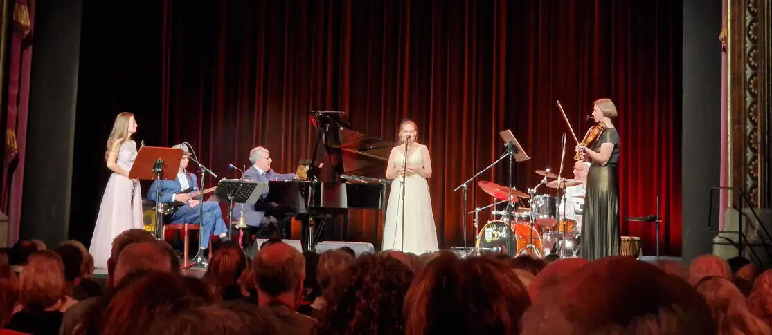 Die "Augsburger Allgemeine" über - Neujahrskonzert des Ensembles Feygele