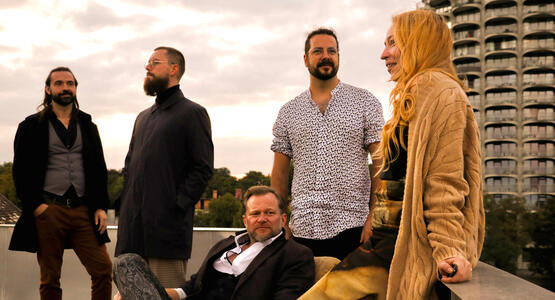 john-garner_hotelturm_stefan-sitzt_foto_lisa_seifert_c_01